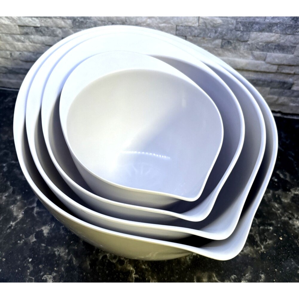 Williams Sonoma White Melamine Nested Mixing Bowls Set of 4 with Spout